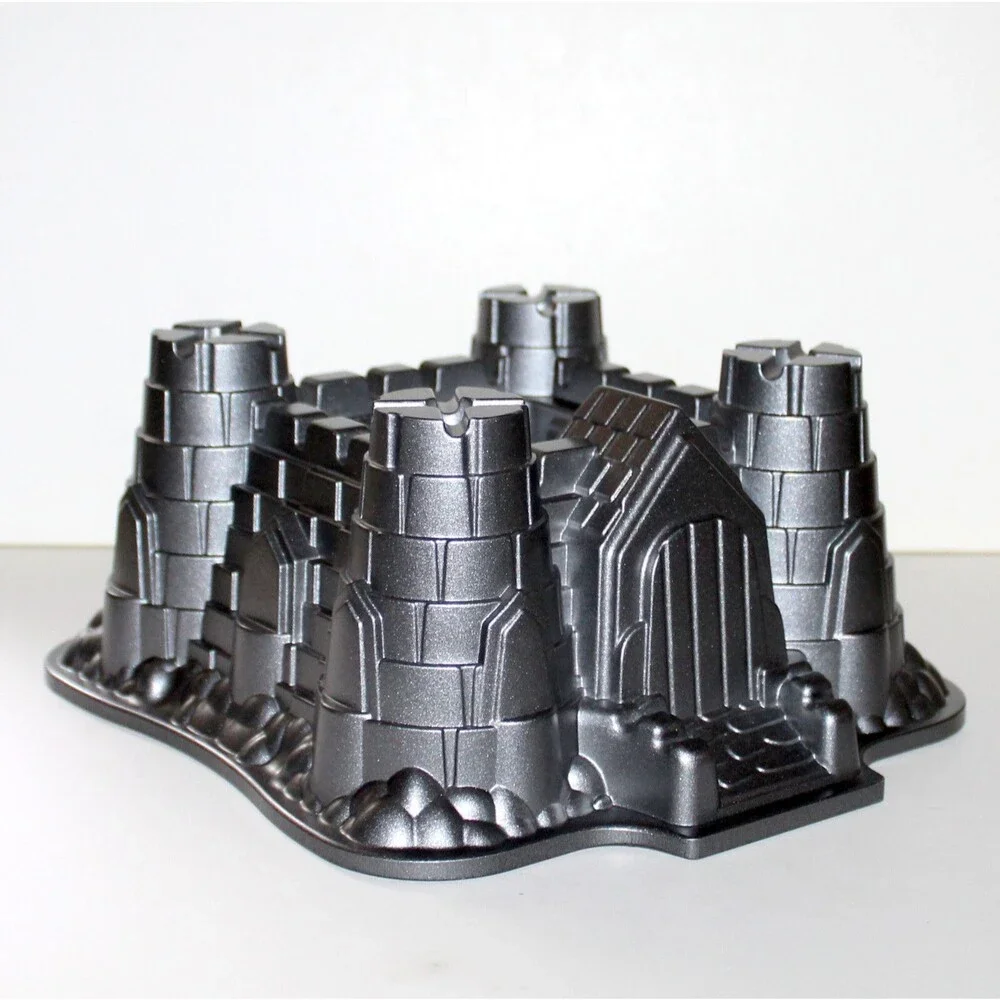 Nordic Ware Castle Bundt Cake Pan bakeware nonstick 10 cup Cast Aluminum USA